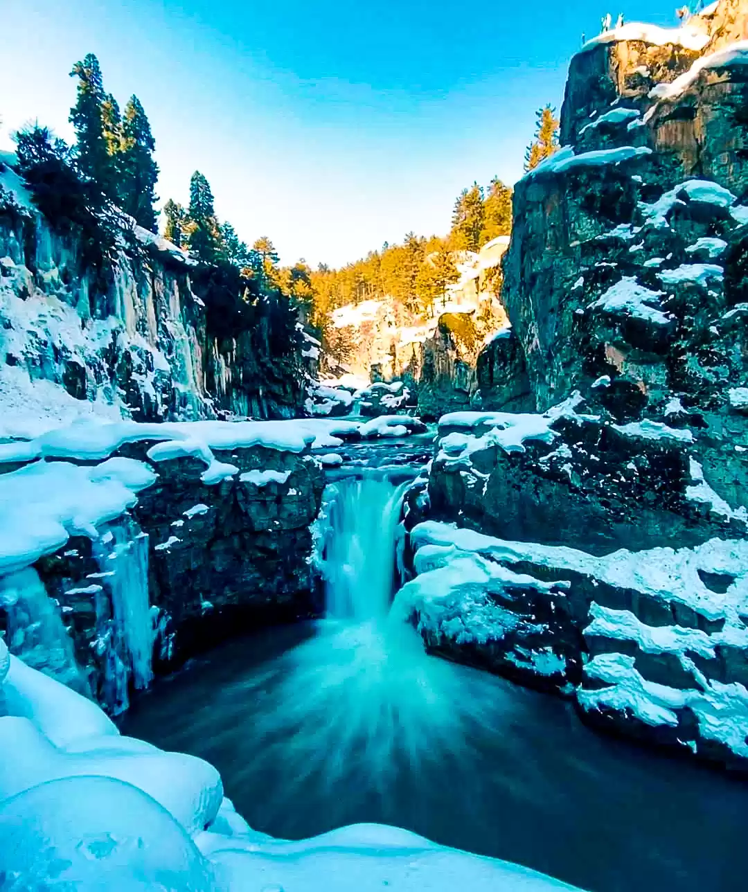 Photo of अहरबल वॉटरफॉल: कश्म