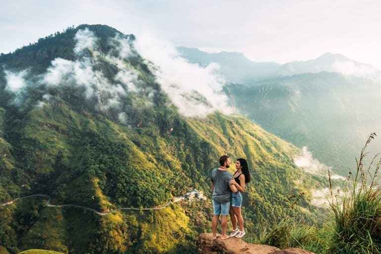 अगर आप गर्लफ्रेंड के साथ कहीं घूमने जाने की सोच रहे हैं, तो इन खूबसूरत जगहों  पर कुछ लम्हें बिताएं - Tripoto