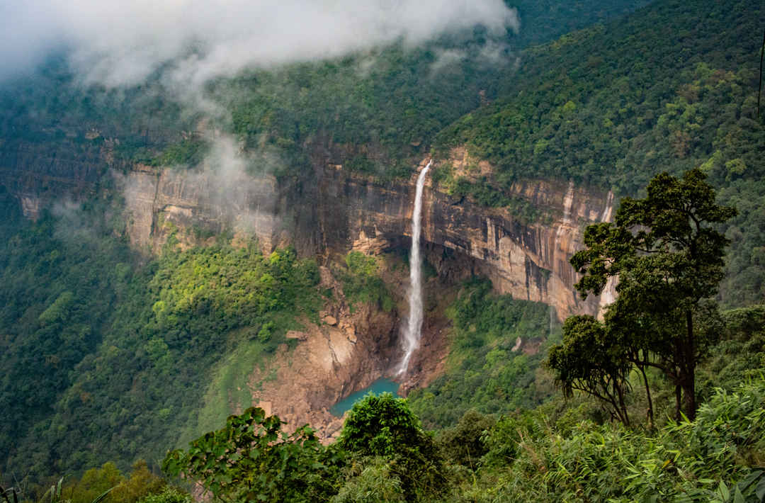 10 Scenic Waterfalls In Meghalaya That'll Leave Your Mesmerised |  Oddessemania