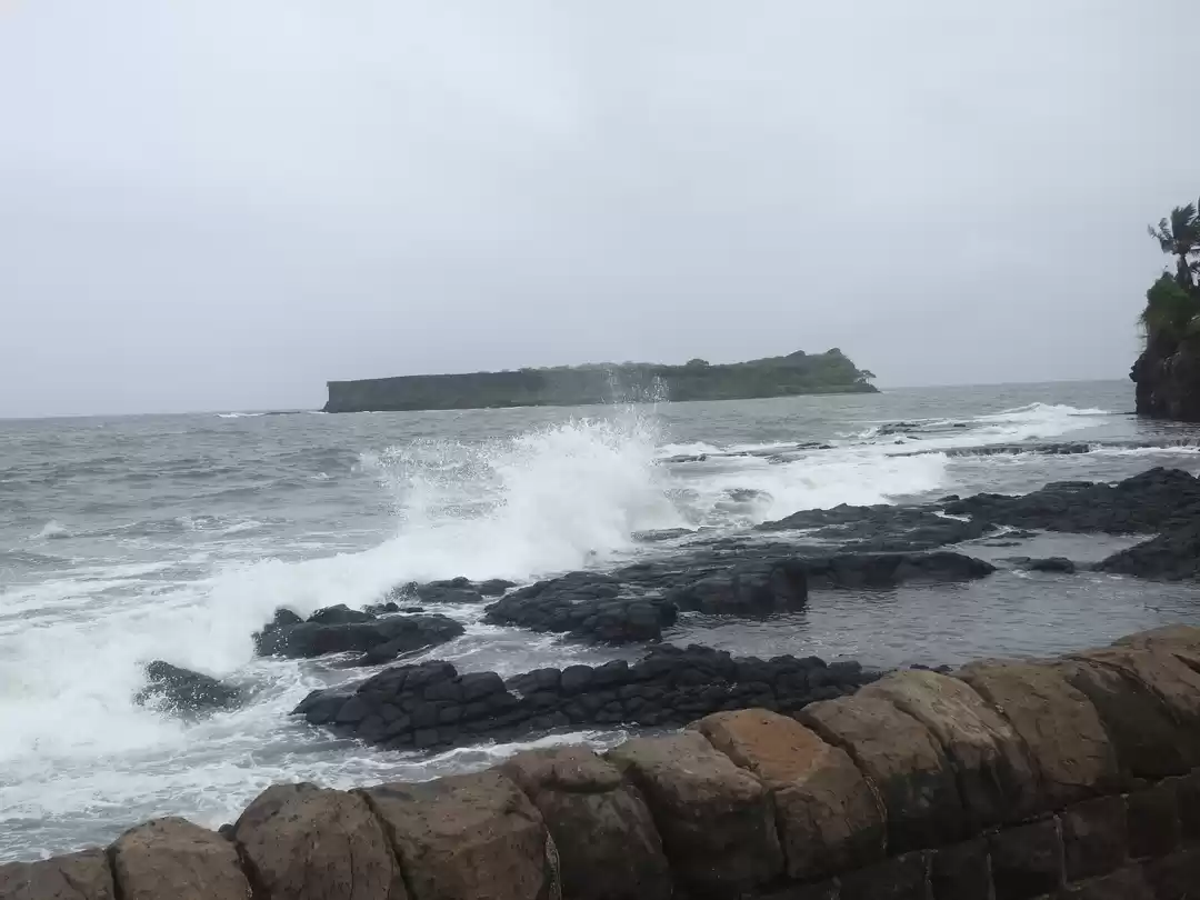 Photo of बरसात में भीगा समुद्