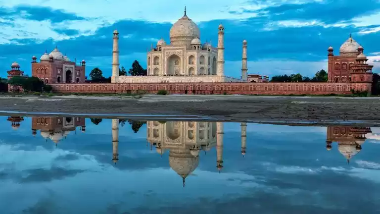 Photo of Taj Mahal tourists, 
