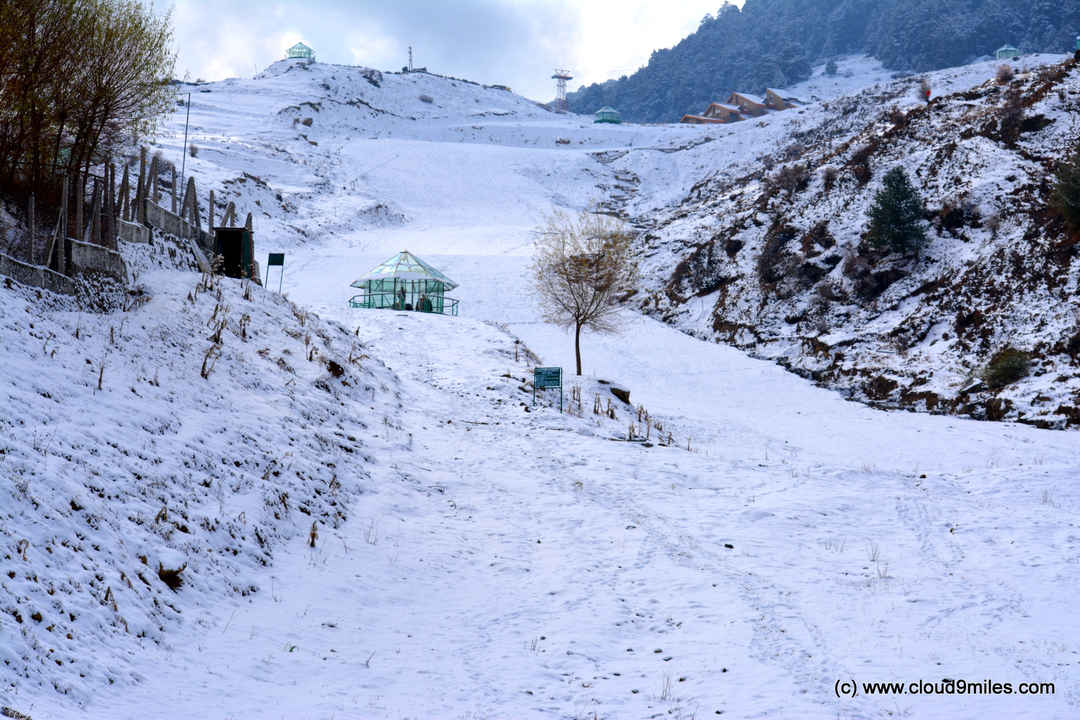 Auli Images Check Out Best Time To Visit Auli Auli Snowfall Time Tripoto Swati khurana is a travel writer specializing in writing about mountain tourism and travel destinations like uttarakhand, auli, ooty and many more. visit auli auli snowfall