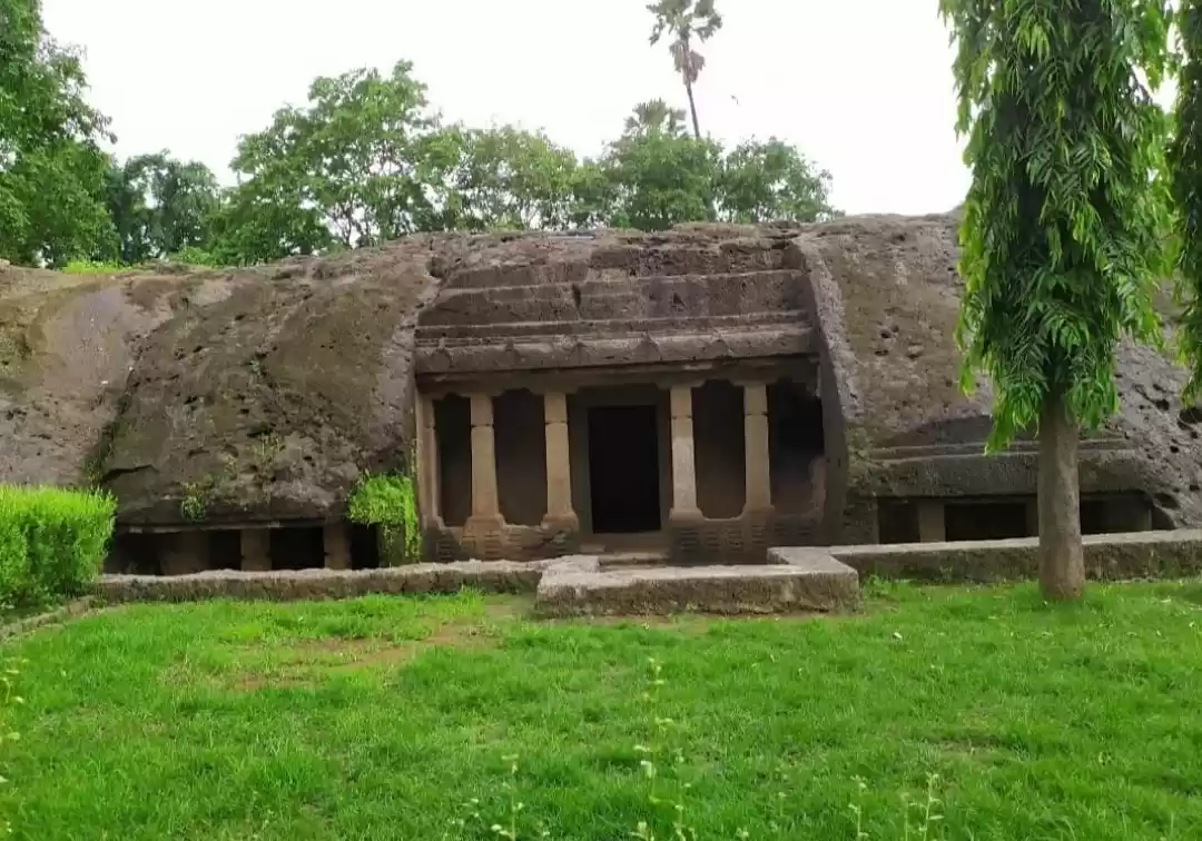 Photo of Mahakali Caves: A di