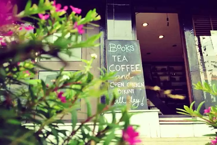 Photo of ক্যাফে, বুকশপ আর বেড