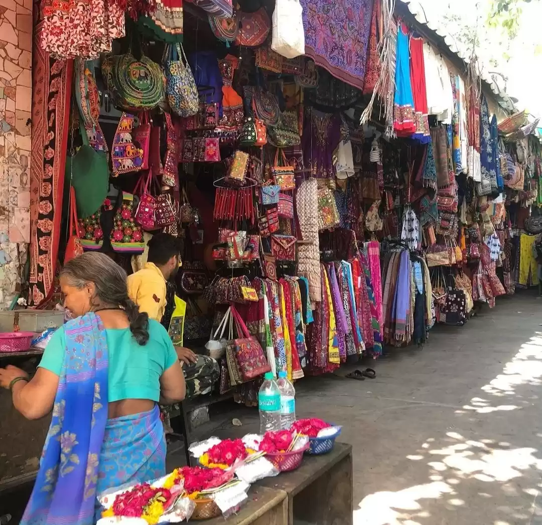 Photo of सस्ते में खरीदारी कर