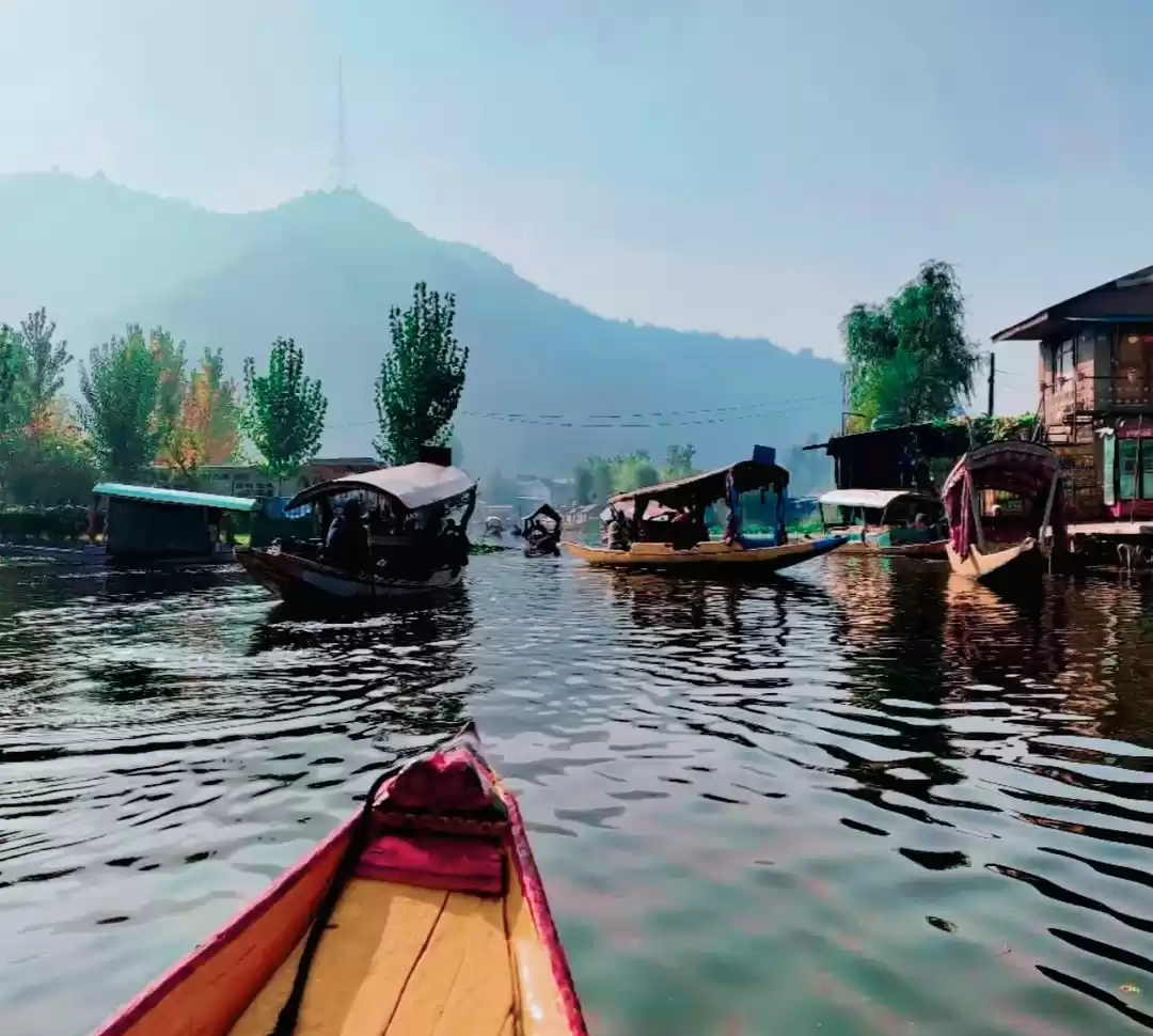 Photo of कश्मीर में डल लेक के