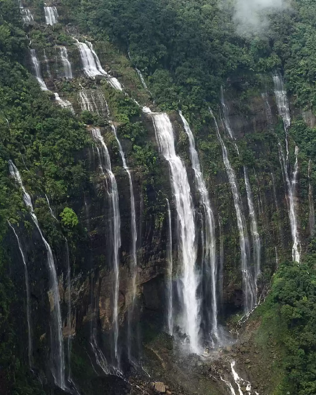 Photo of Nohsngithiang Falls