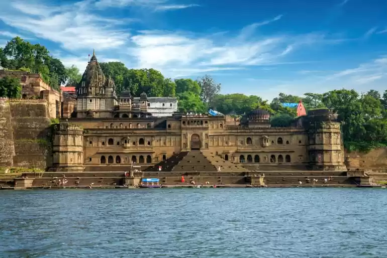 Photo of नर्मदा के चरणों में 