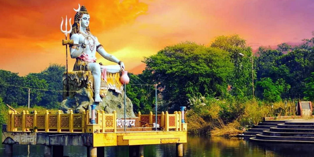 Photo of लखनऊ के पास स्थित है