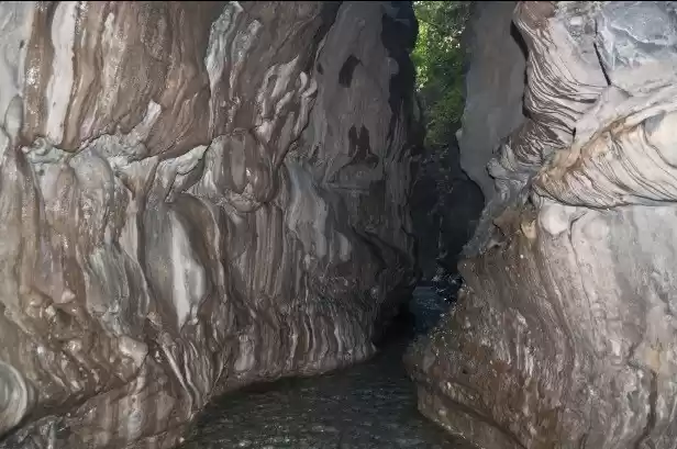 Photo of लुटेरों की गुफा /गुच