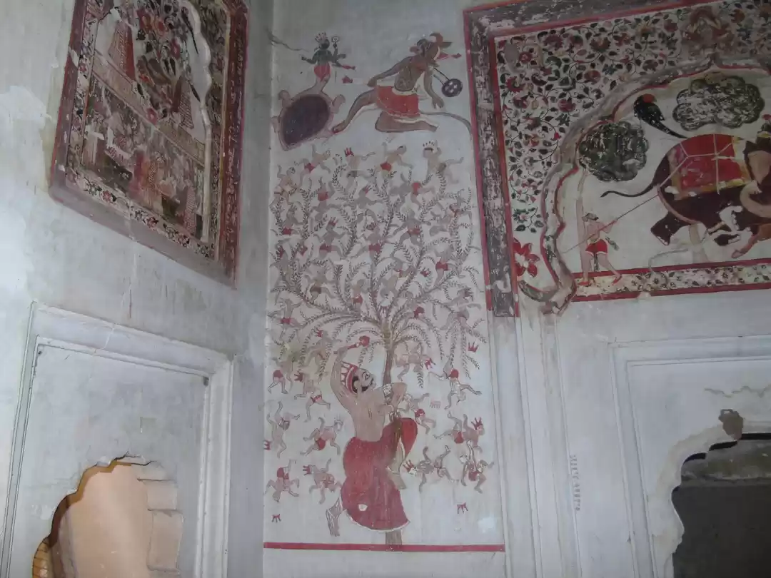 Photo of Murals in Raja Mahal