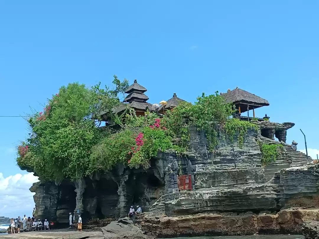 Photo of Tanah Lot Temple.. B