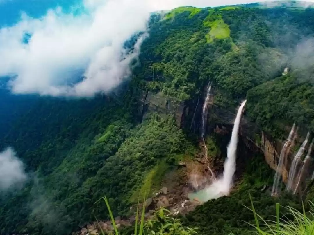 Photo of NOHKALIKAI WATERFALL