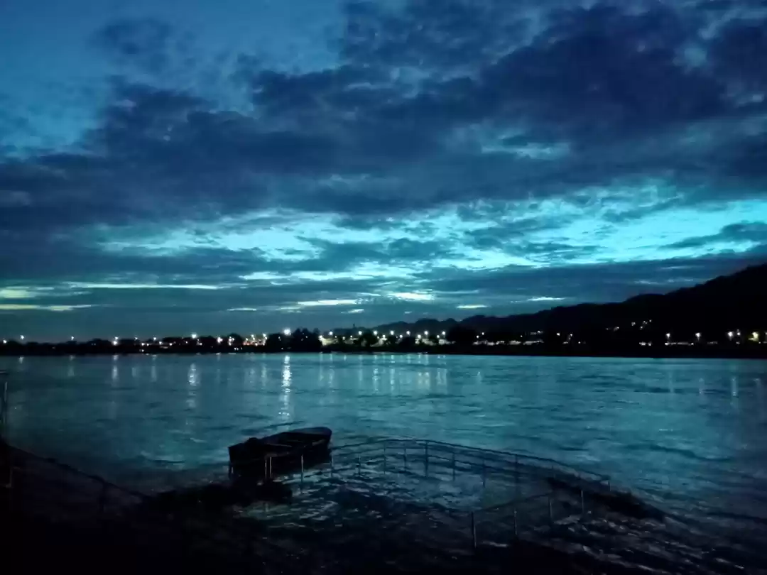 Photo of बेवजह निकल किसी सफ़र