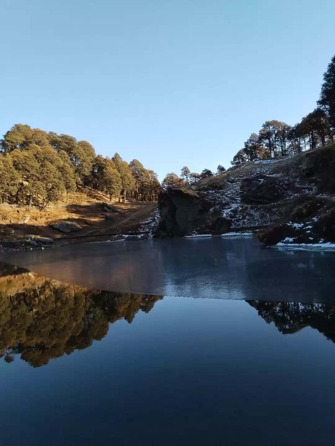 Photo of Viwe of half frozen 