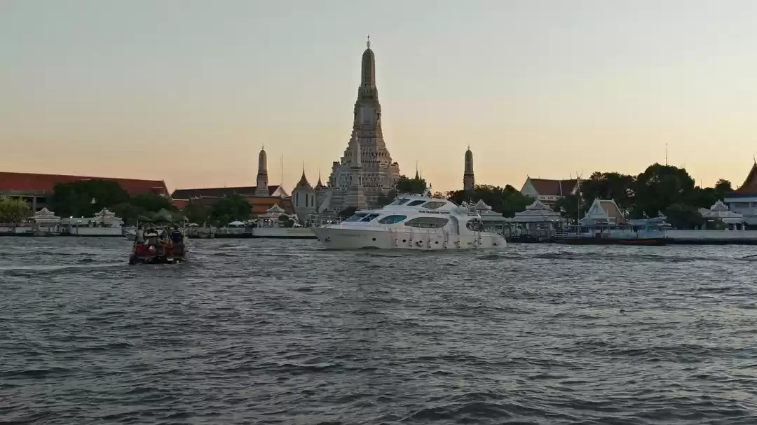 Photo of Wat Arun and Chao Fa