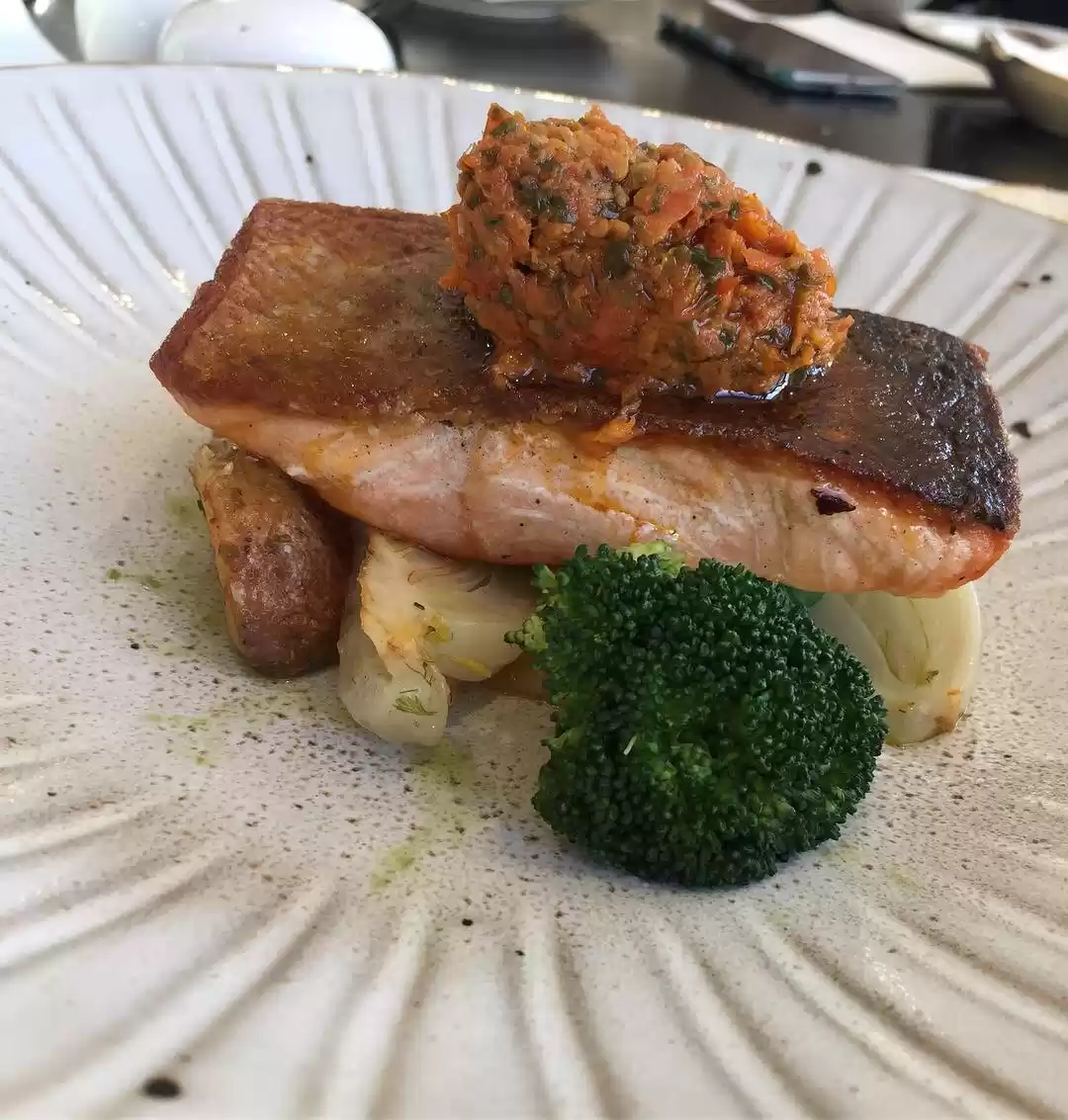 Photo of East vs West / Yast