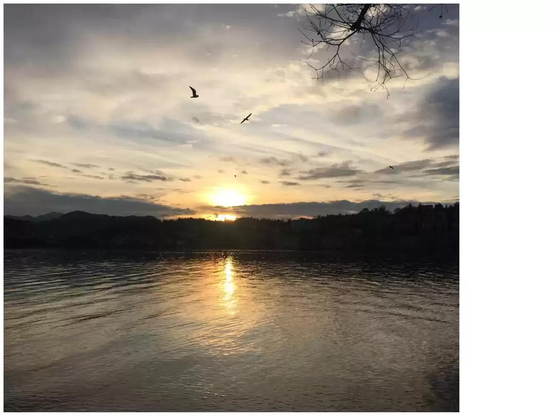 Photo of Sunset along Lake Lu