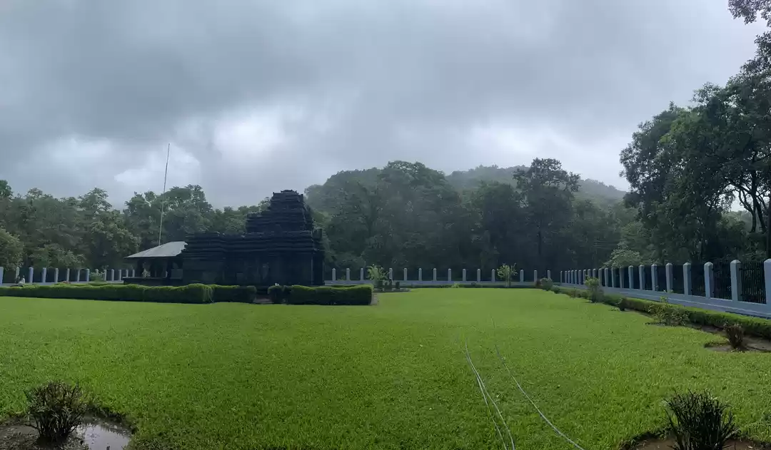 Photo of Tambdi Surla Temple