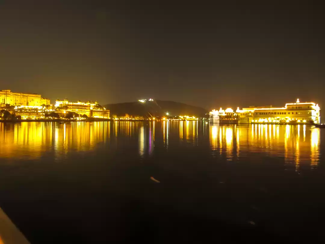 Photo of चमकती शहरी झीलों में