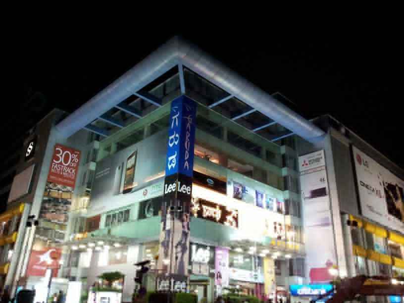 Top 10 Shopping Malls In Bangalore For An Amazing Shopping Experience In 2019 Tripoto Mall is famous destination to run fashion shows, music concerts, art events or exclusive store launches. top 10 shopping malls in bangalore for