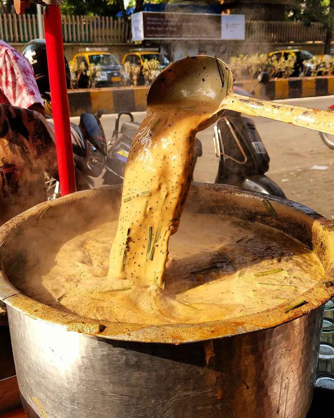 Searching For The Best Chai In Mumbai Tripoto In a simple tweet message, the 'king' of bollywood commented, beauty lies in simplicity. searching for the best chai in mumbai