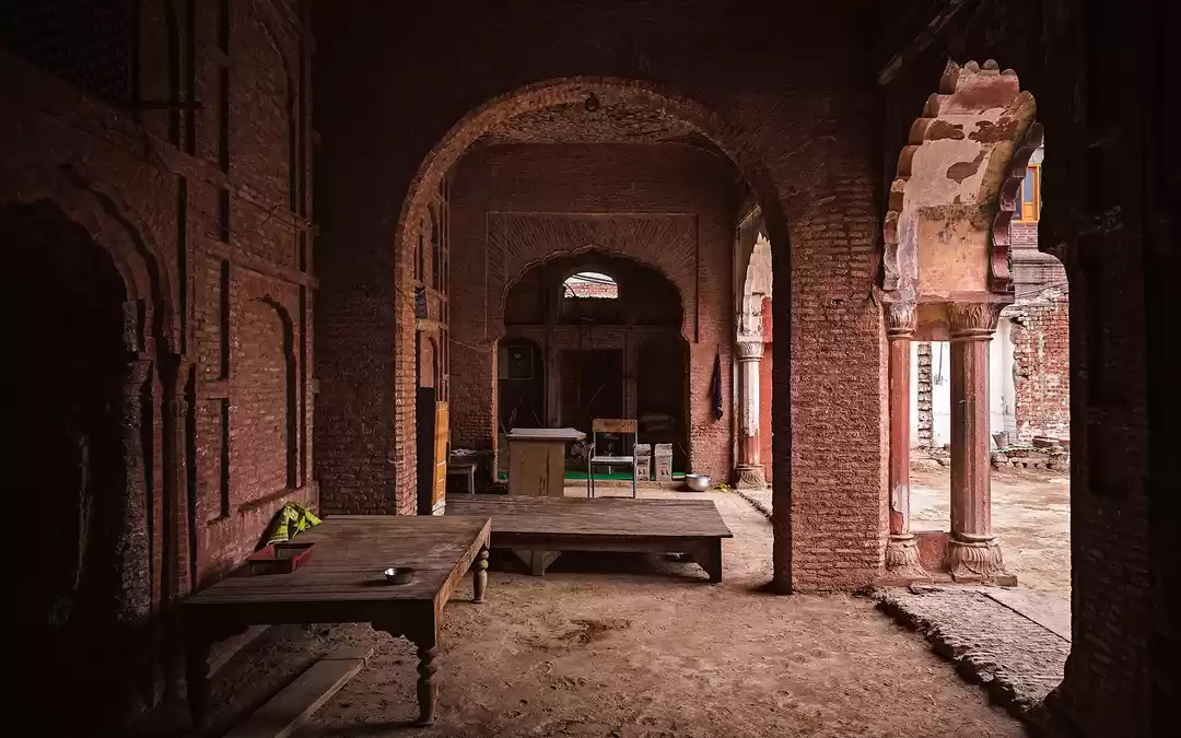Photo of Title: Inside view o