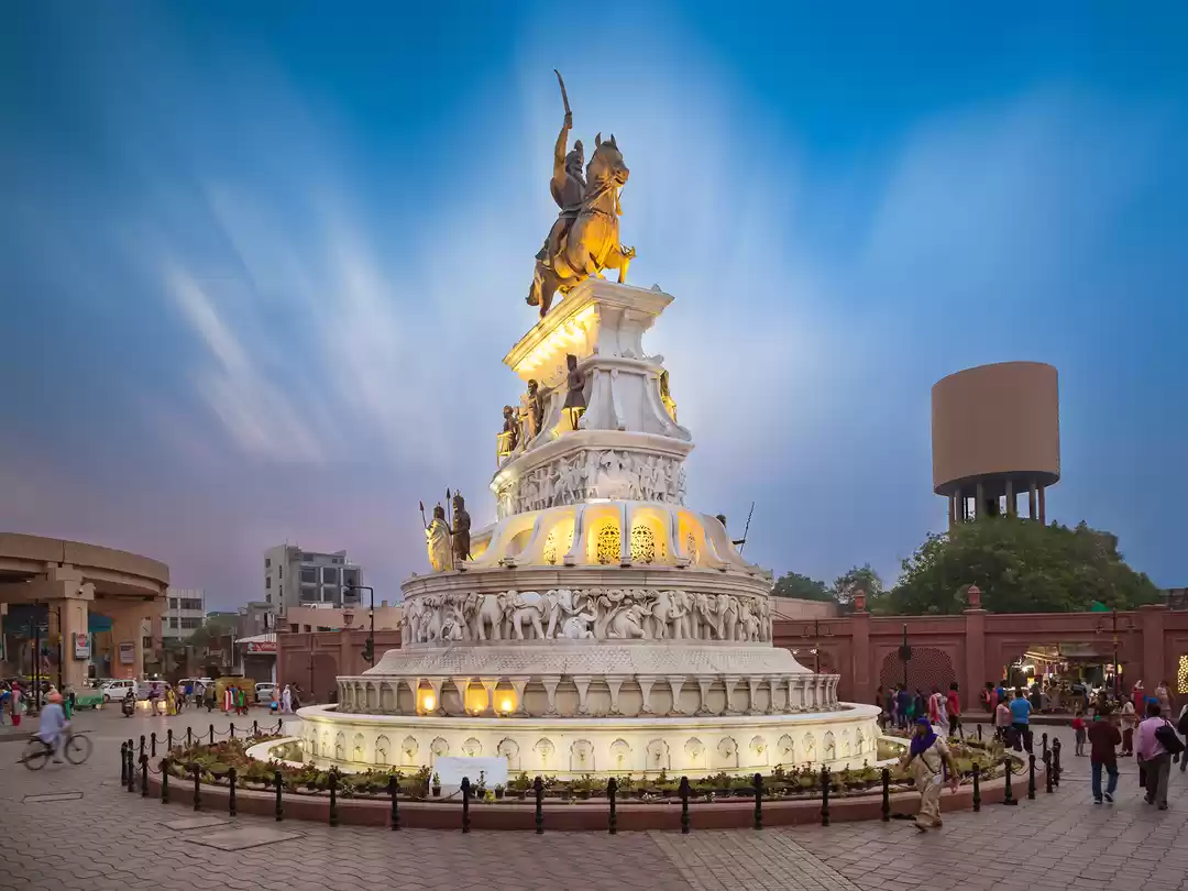 Photo of Title: Statue of Mah