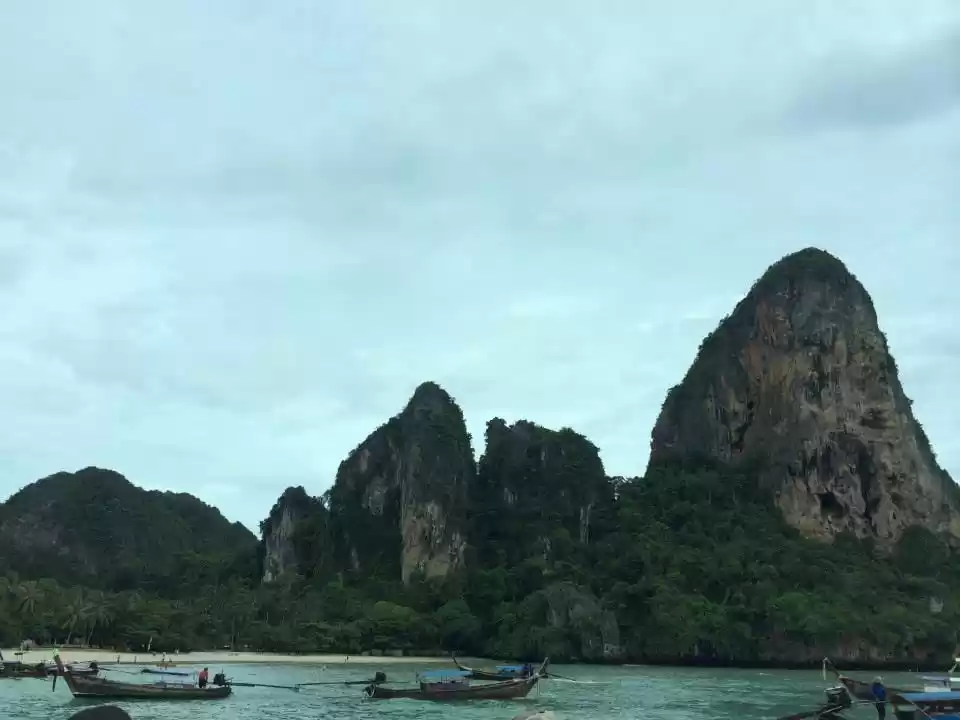 Photo of Step out of your com