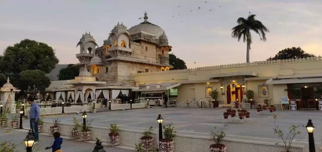 Photo of ROYAL RETREAT : BETW