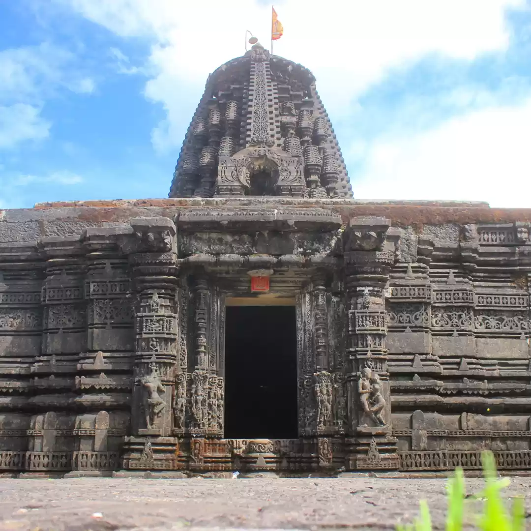 Photo of Amruteshwar temple.