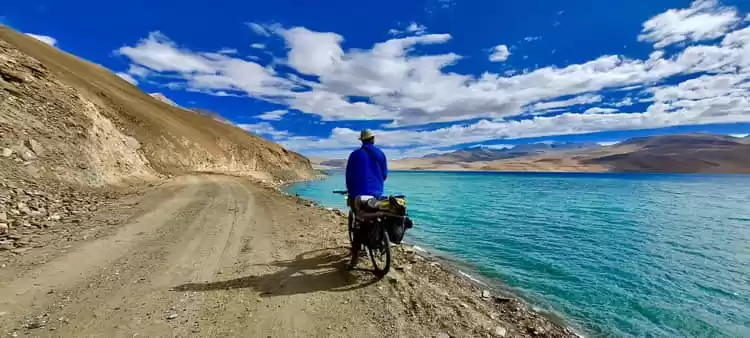 Photo of India on Bicycle. Tr