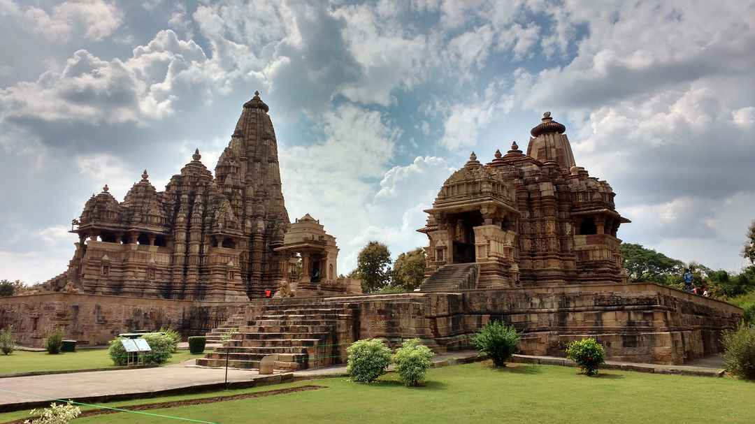 Walking Through the temples of Khajuraho - Tripoto