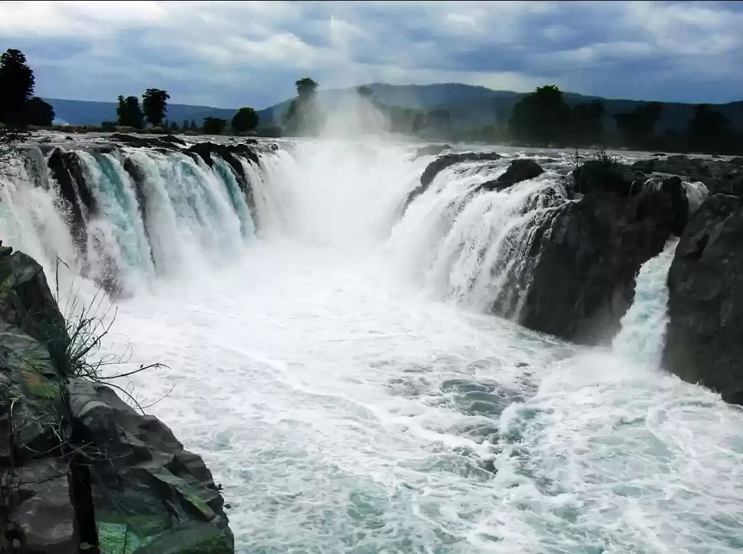 Photo of Hogenekkal Falls: Th