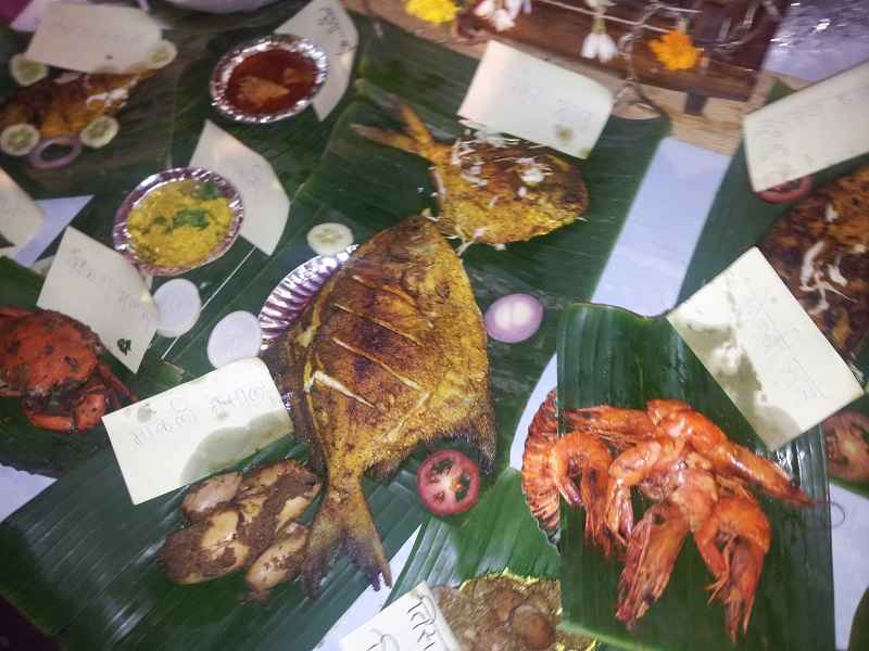 3 Days Koli Seafood Festival Versova Mumbai Tripoto Head to the versova seafood festival and get varieties of freshwater fish and crab dishes for as low as ₹50.