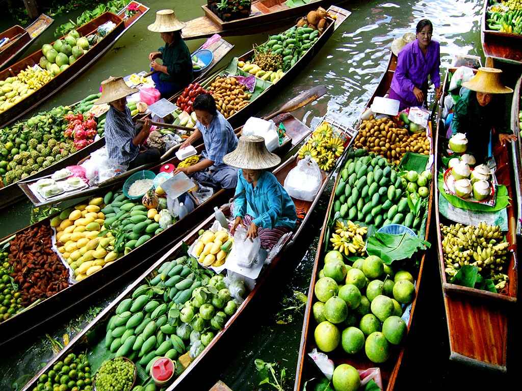 Sampling Thailand's vast array of fruit at a floating market - CGTN