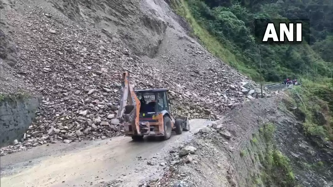 Photo of Travel Warning: Tour