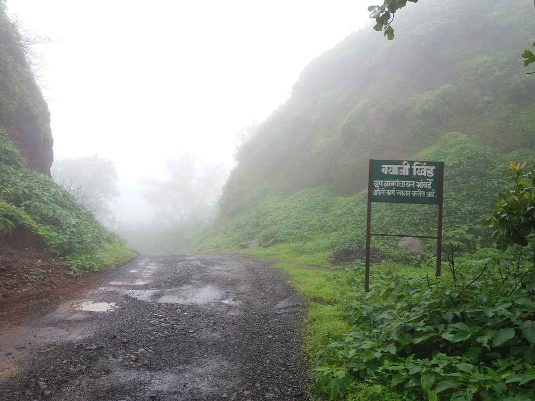 Ghangad Fort A Monsoon Bliss Tripoto Hotels in der naehe von ghangad fort, pune: ghangad fort a monsoon bliss tripoto