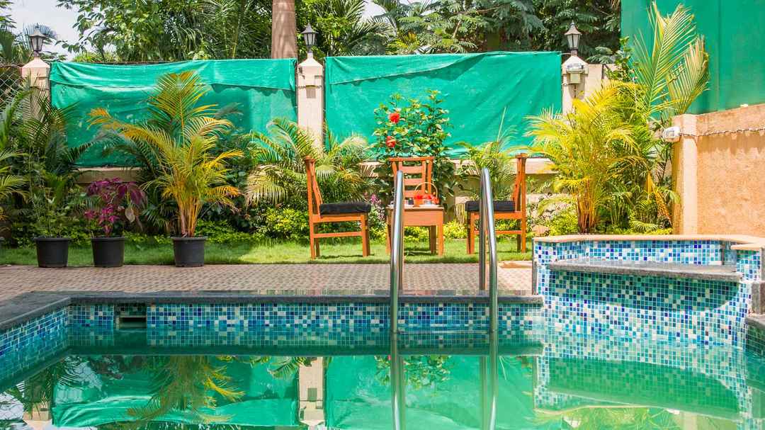 Mumbai To Lonavala Binge At These 5 Restaurants On The Way Tripoto Lonavla trip is incomplete without tasting world famous lonavla chikki.