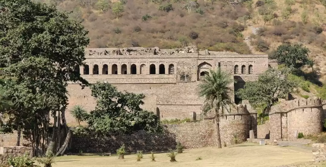 Photo of Bhangarh Fort - Scar