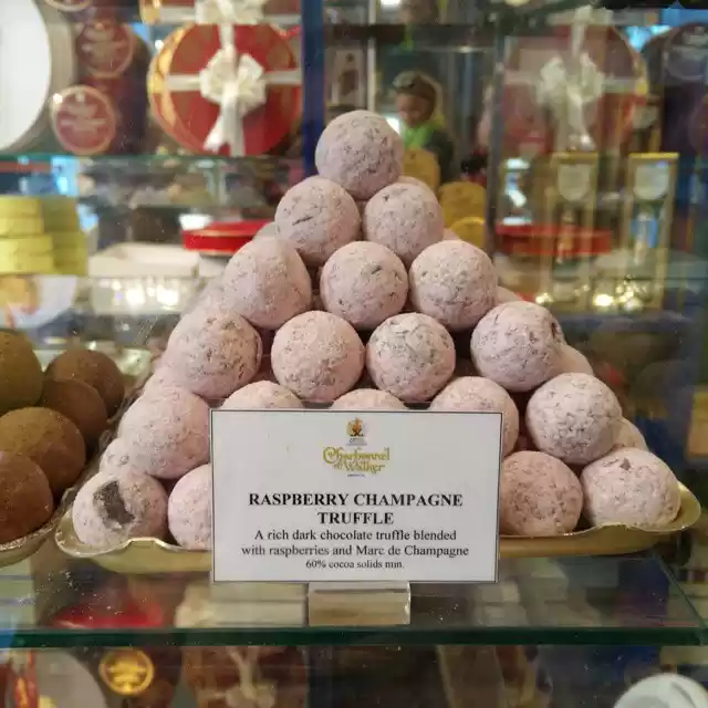 Photo of Christmas Shopping T