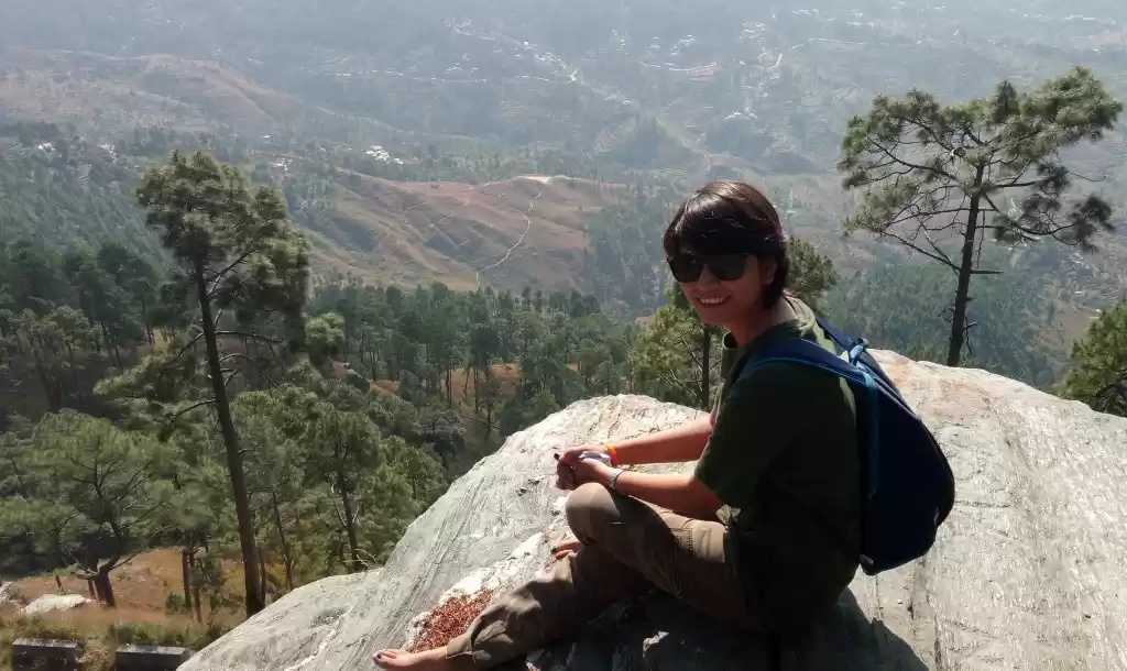 Photo of अकेले घूमने निकली लड