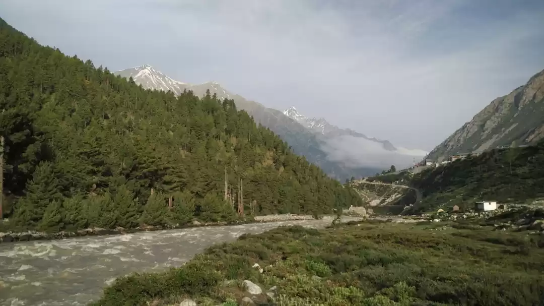 Photo of Unpaved route to Him
