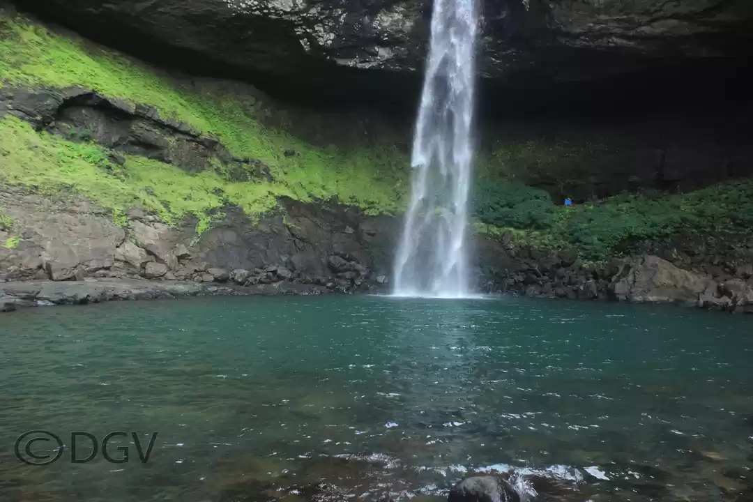 Photo of Devkund waterfalls-h