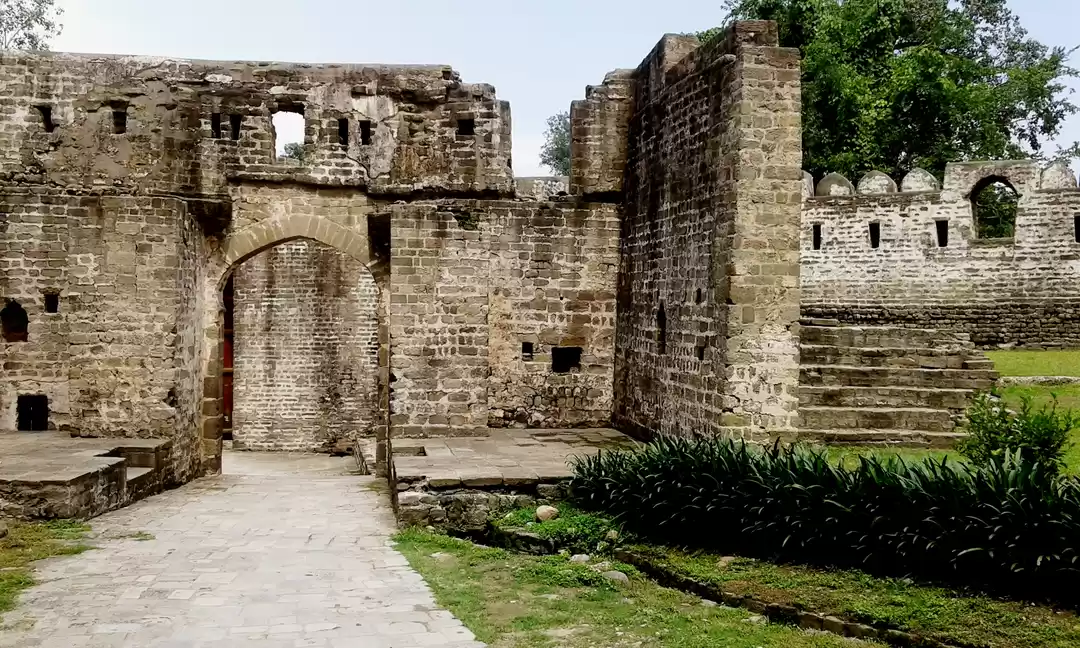 Photo of A fort in lap of mou