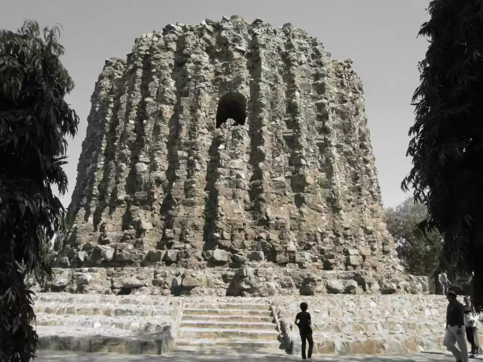 Photo of Qutub Minar- Through