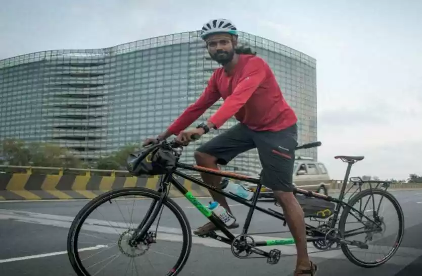 Photo of This Man Is Cycling