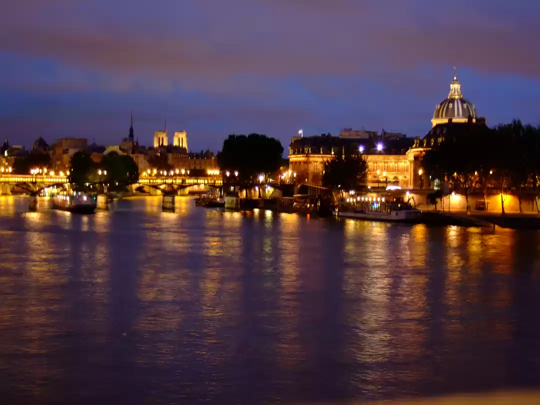 Photo of J'aime Paris.. Intox