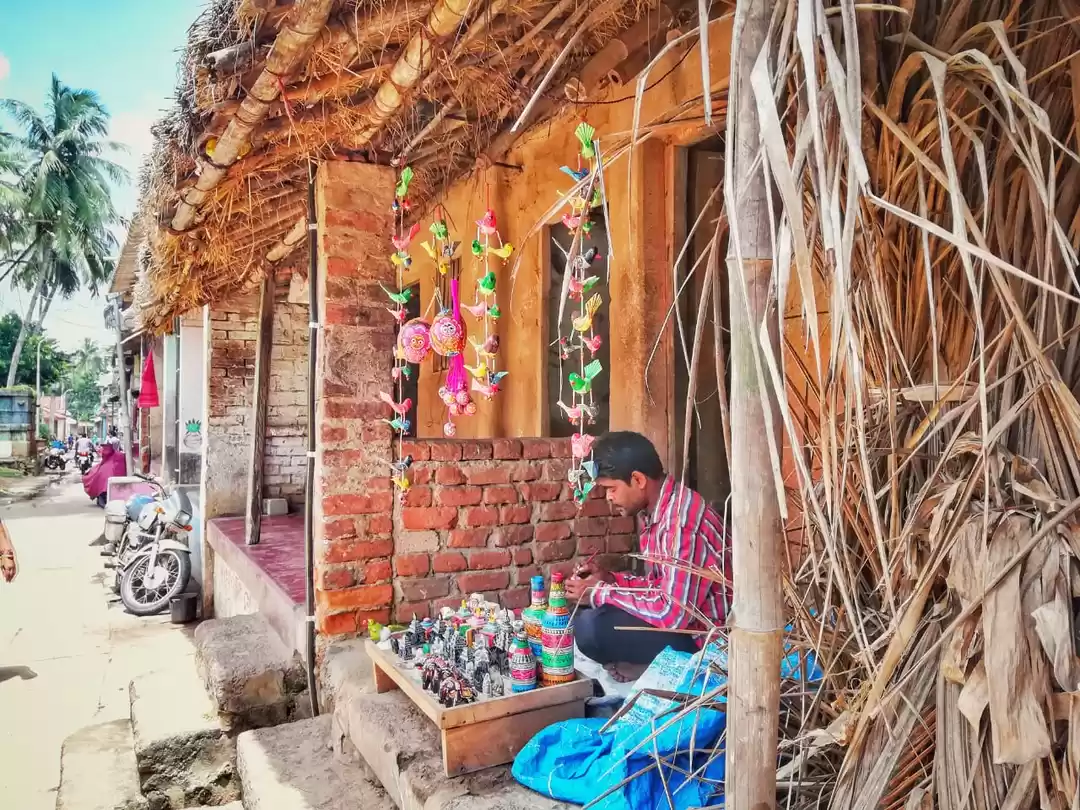 File:A range of different handicrafts made by the artists of Raghurajpur,  Odisha, India.JPG - Wikimedia Commons