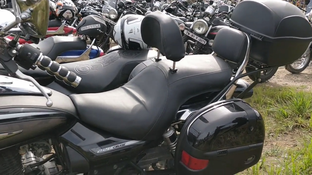 bajaj avenger saddle bag